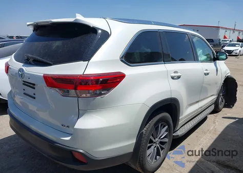 2017 Toyota Highlander Xle z USA, uszkodzony, nr VIN 5TDKZRFH8HS511061